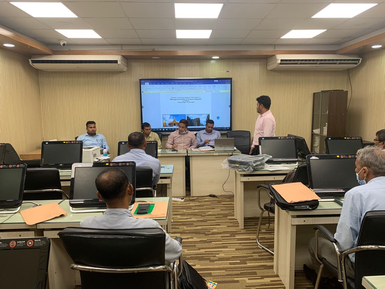 Cohort briefing for the Thailand Management Skills program